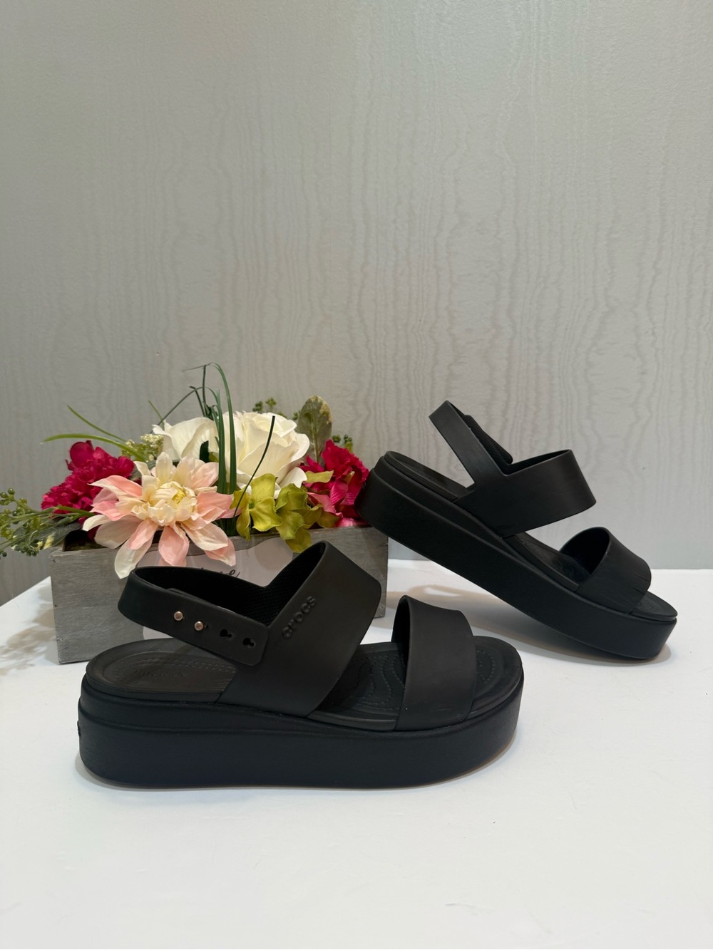 Crocs Brooklyn Low Wedge Sandals Black Platform Strappy Women's Size 8 W8 206453